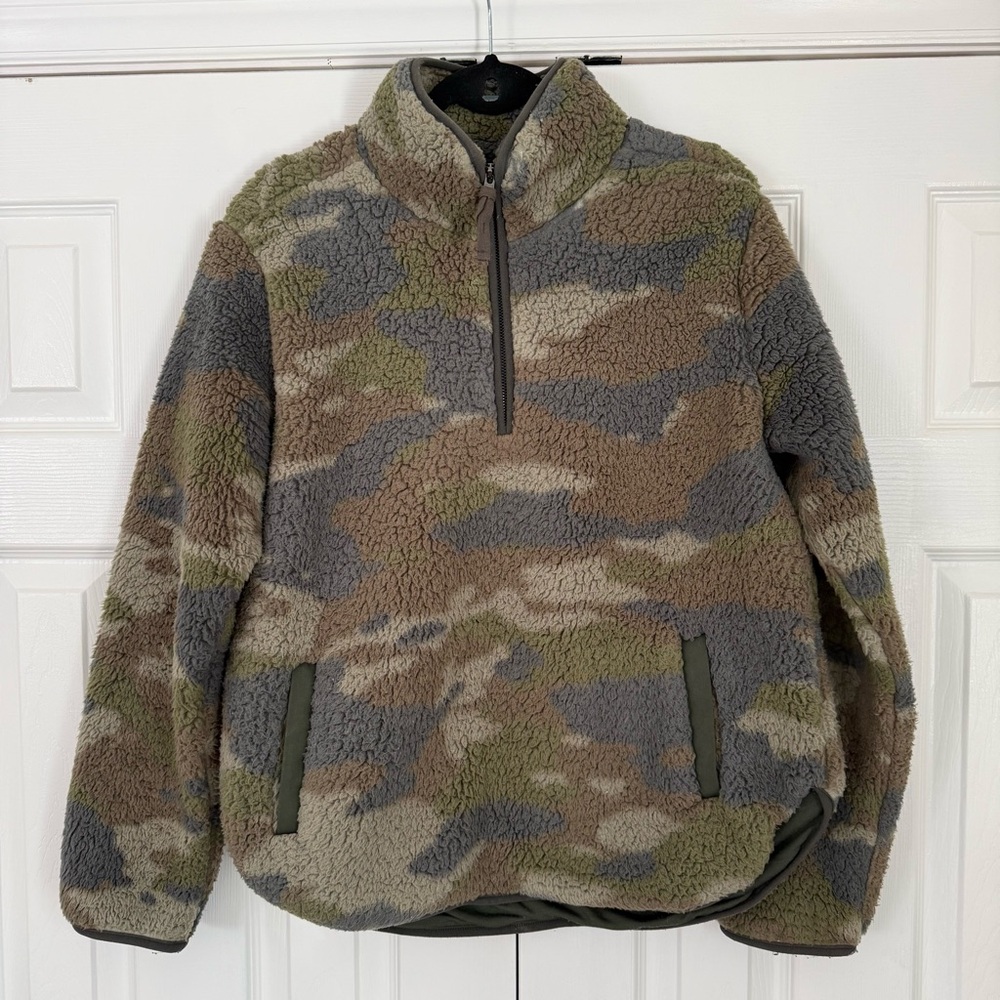 Thread & Supply Women's Sherpa Green Camouflage Pullover, Size Medium